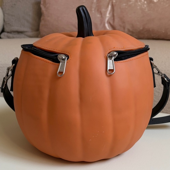 Large La Femme En Noir Sleepy Hollow Figural Pumpkin / Jack o Lantern Bag - Picture 6 of 12